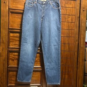 GAP Classic Women's Straight Leg Jeans in Medium Stonewash Blue Rinse